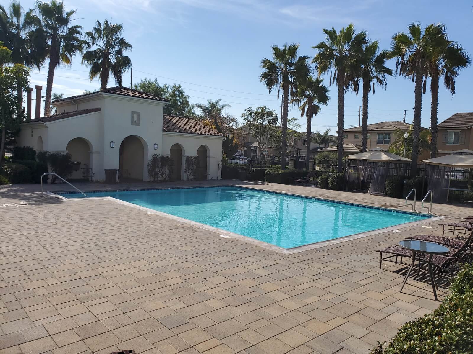 Clean commercial pool